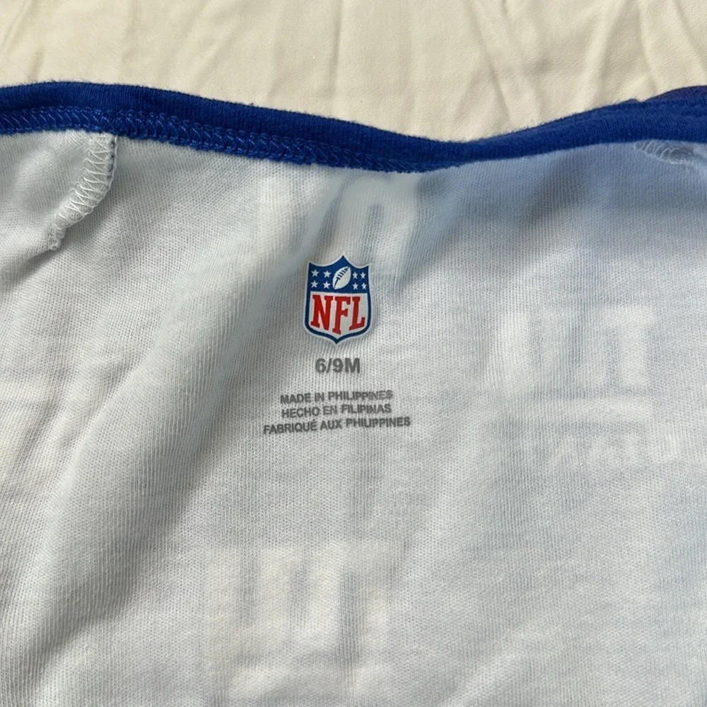 NFL New York Giants 2 piece wrap swaddle. Size 6-9 months in GREAT CONDITION.